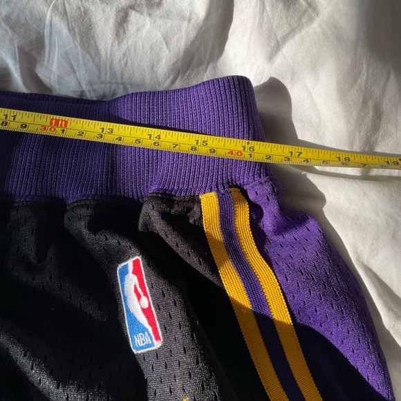 Nike Lakers shorts - Picture 4 of 6